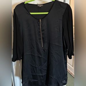 Silky blouse with fabric sleeves and gold zipper